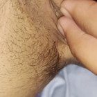 Junges Amateur-Pärchen hat Sex im Geheimen. Er fingert ihre Muschi vor dem Ficken.